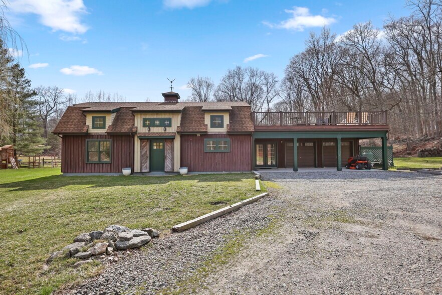 Building Photo - 39 Hunting Ridge Rd