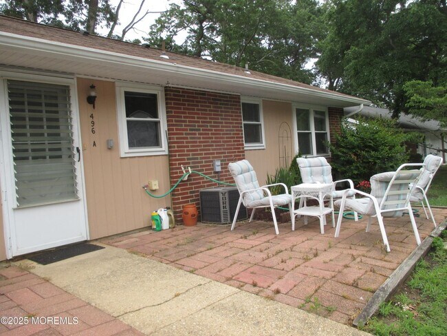 Building Photo - 496 A Thornbury Ct-496
