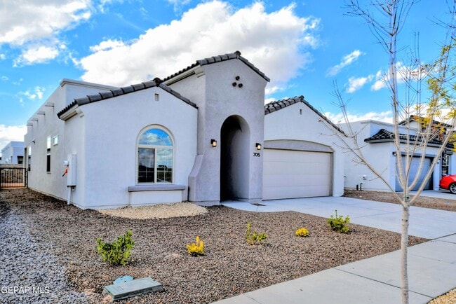 Building Photo - 705 Paseo De La Reina St