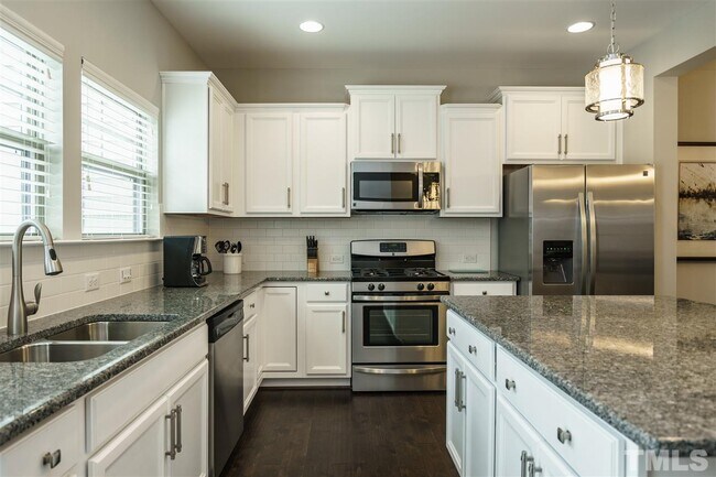 Building Photo - 1142 Metropolitan Dr