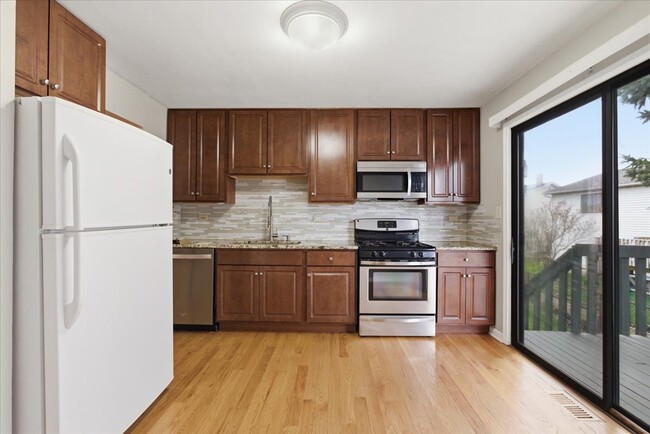 Building Photo - 1590 E Bayside Ct