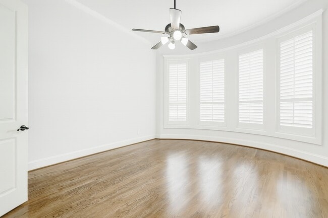 Building Photo - 1418 Du Barry Ln