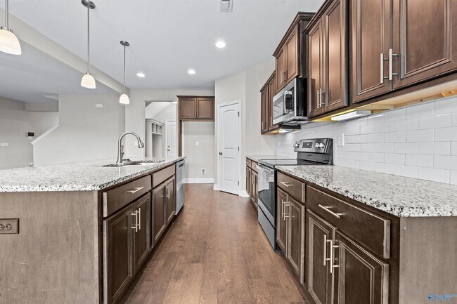 Building Photo - 104 Erskin Parcus Dr