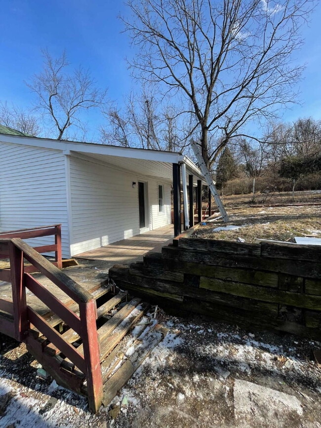 Building Photo - 4 Bedroom 2 bath new Renovation in West Mifflin
