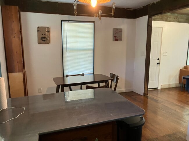 Building Photo - 1303 E 3rd St