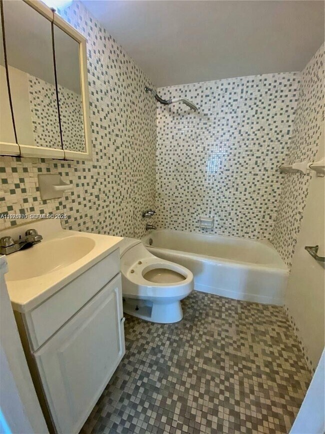 Building Photo - 7545 E Treasure Dr