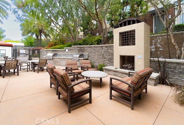 Building Photo - 21 Vantis Dr