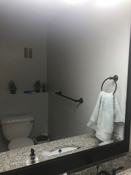Building Photo - 8267 Findley Dr