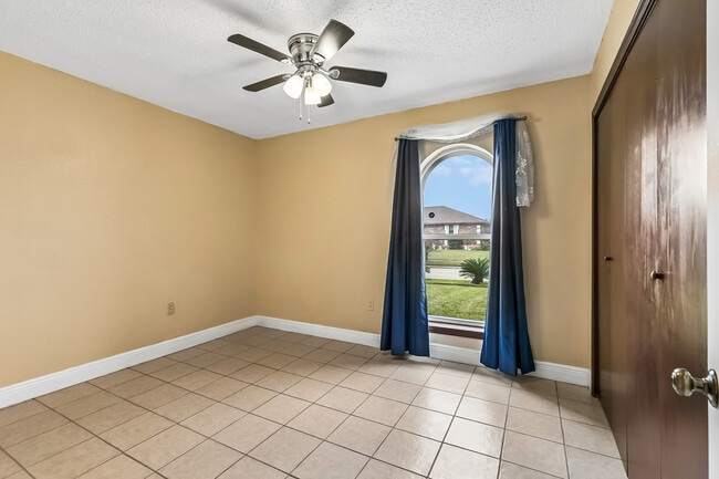 Building Photo - 1501 Somerset Pl