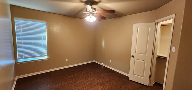 Building Photo - 3 Bed / 2 Bath Duplex - Bunny Trail Area -...