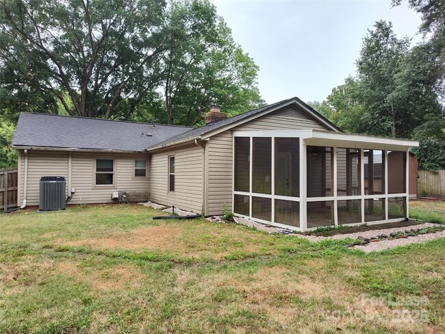 Building Photo - 8526 Timbercrest Cir