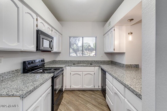 Building Photo - 1287 N Alma School Rd