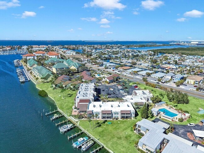 Building Photo - 1028 Apollo Beach Blvd