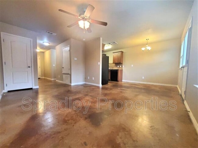 Building Photo - 4810B Deep Dr