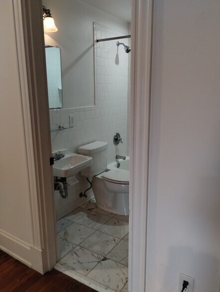 Building Photo - 3947 Elsmere Ave