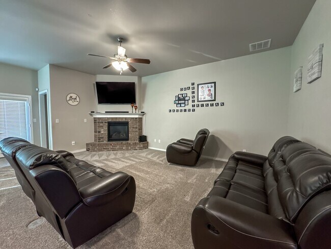 Building Photo - 1212 Ash St