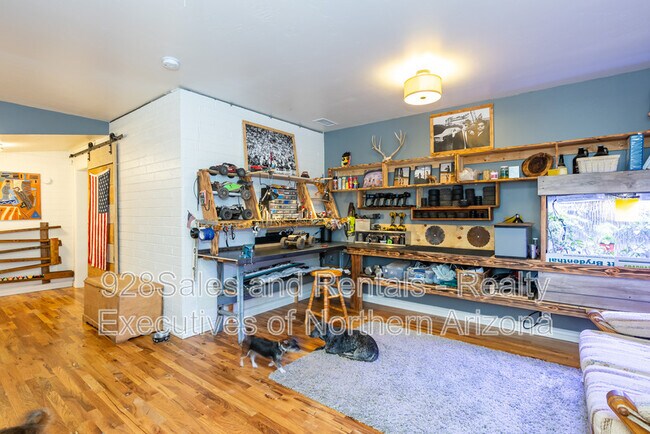 Building Photo - 2304 N Talkington Dr