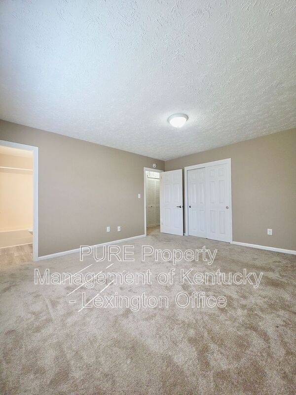 Building Photo - 3493 Sutherland Dr