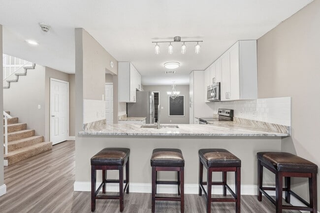 Building Photo - 3 bedroom condo