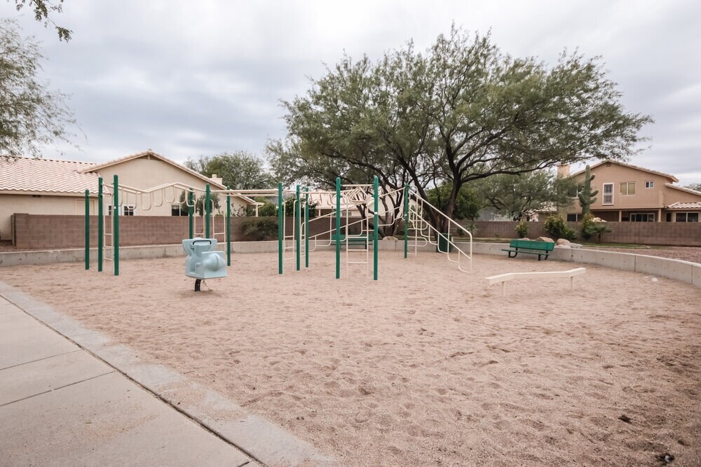 Building Photo - 8915 N Veridian Dr