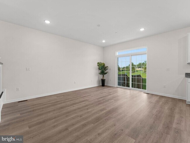 Building Photo - 202 Thompson Dr