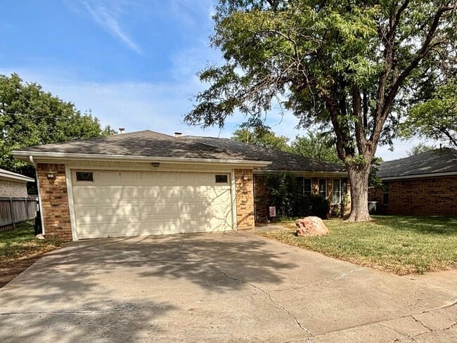 Building Photo - 4005 Linda Dr