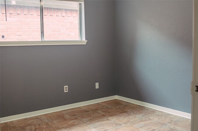 Building Photo - 13106 Hollowcreek Park Dr