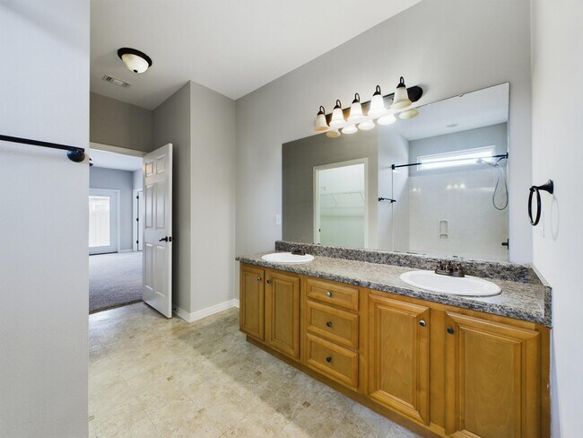 Building Photo - 143 Creve Core Dr