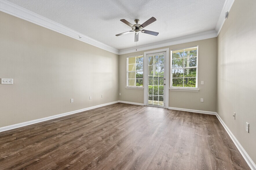 Building Photo - 9905 Baywinds Dr