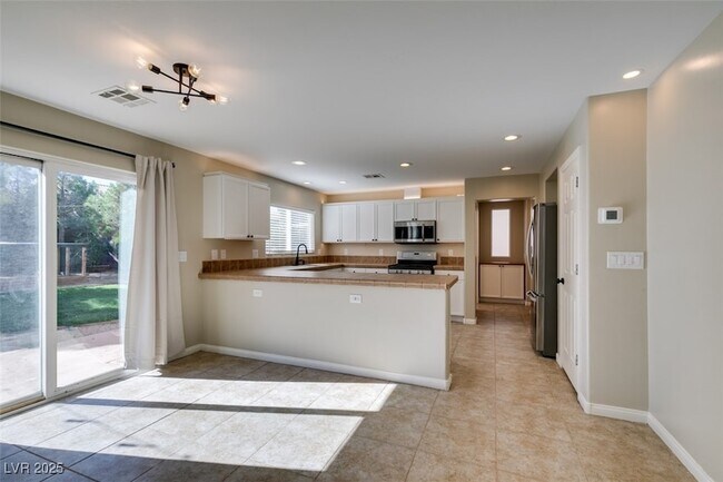 Building Photo - 25 Precipice Ct