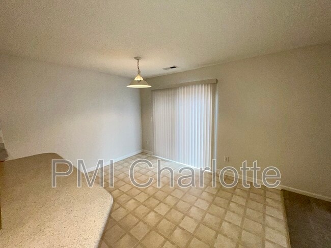 Building Photo - 5787 Dove Point Dr SW