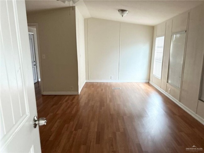 Building Photo - 13 Verbena Ave