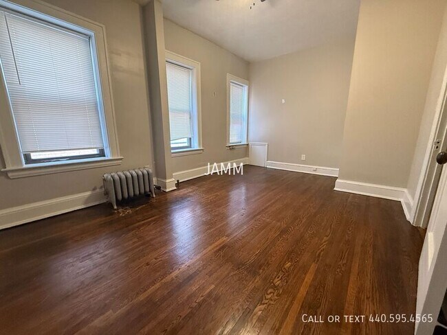 Building Photo - 2773 Hampshire-Unit 5