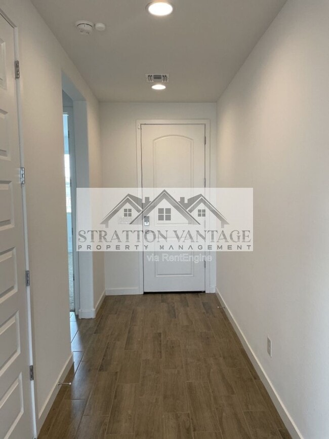 Building Photo - 5626 S 26th Ln