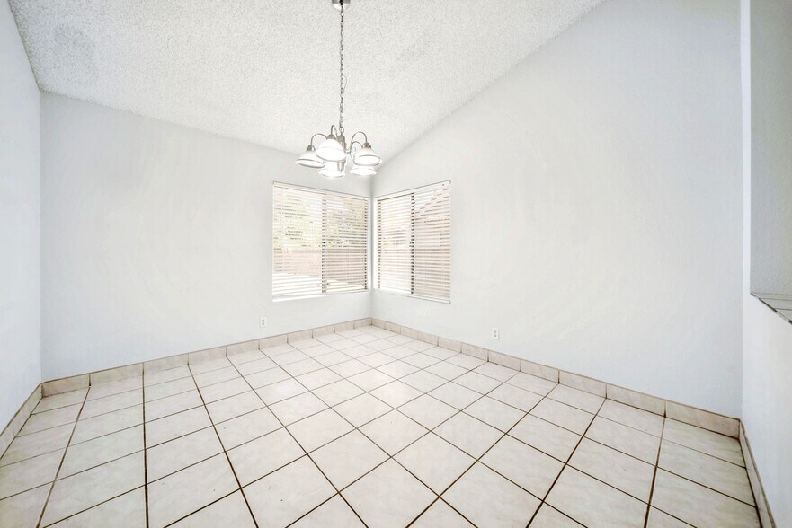 Building Photo - 771 E Avenue K7