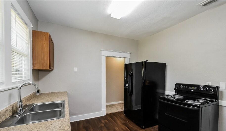 Building Photo - 9043 9th Ave