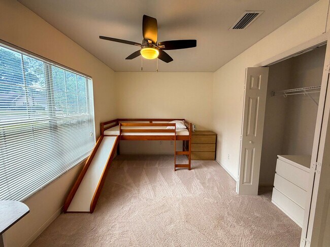 Building Photo - 4BR/2BA POOL home in NW Gainesville!