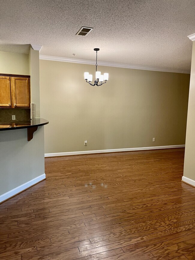 Building Photo - 212 Sterling Oaks Dr