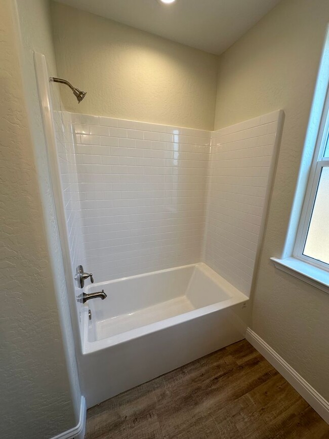 Building Photo - Brand new home in Kerman Ca