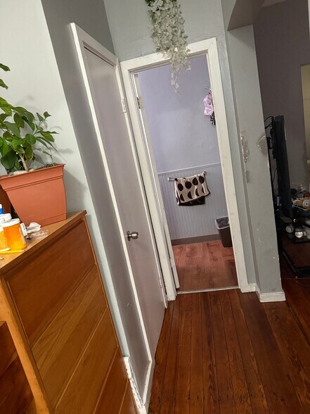 Building Photo - 167 Walnut St