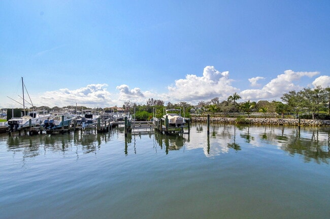 Primary Photo - 318 Oak Harbour Dr