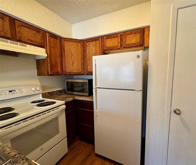 Building Photo - 8905 Parkfield Dr