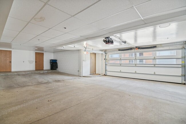 Building Photo - 934 W Huron St