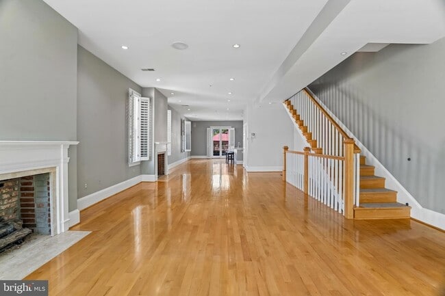 Building Photo - 1343 Q St NW