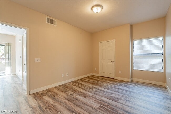 Building Photo - 8250 N Grand Canyon Dr