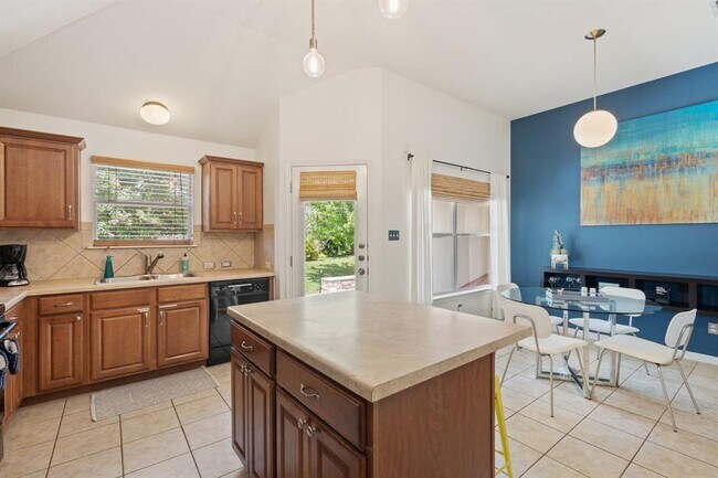 Building Photo - 1900 Melissa Oaks Ln