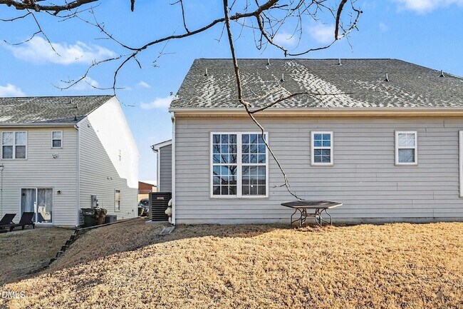 Building Photo - 221 Payton Dr