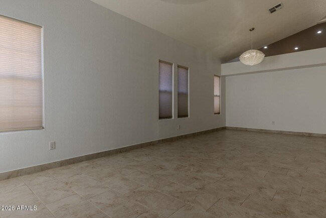 Building Photo - 3125 E Cottonwood Ln