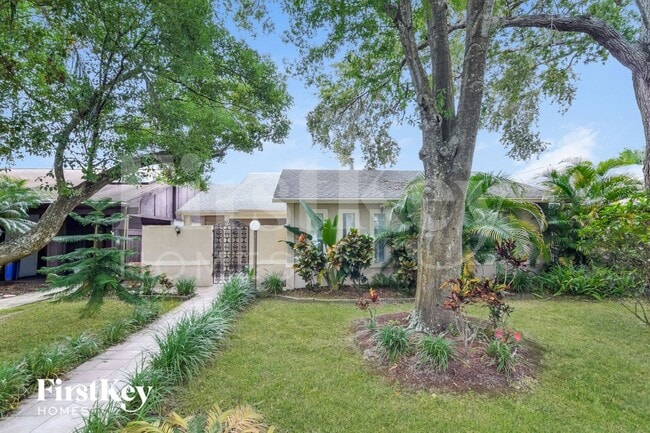 Building Photo - 8006 La Serena Dr