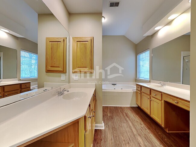 Building Photo - 2738 Seastrand Ln